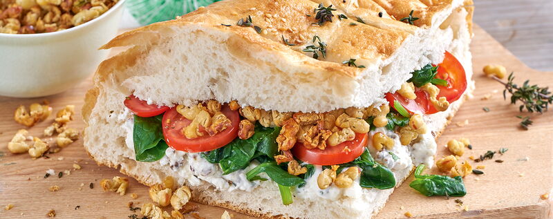 3 20 Gefuelltes Fladenbrot Mit Rosinen Feta Creme 1920x760px 3a3f2997