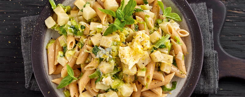 5 21 Sellerie Lauch Nudelpfanne Mit Knoblauchbutter 1920x760px 8b8e3cd3