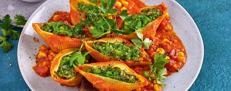 4 22 Muschelnudeln Mit Brokkolifuellung Tomaten Kokos Sosse 1920x760px 871205d1