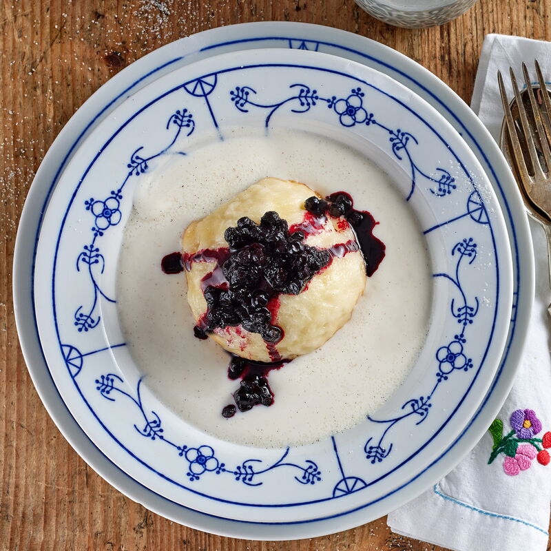 5 24 Dampfnudeln Mit Vanillesosse Und Heidelbeeren 1600x1600px Ff080c79