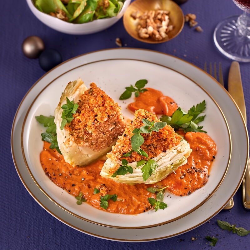 6 22 Gefuellter Weisskohl Mit Quinoa Auf Tomatensosse 1600x1600px 955b701e