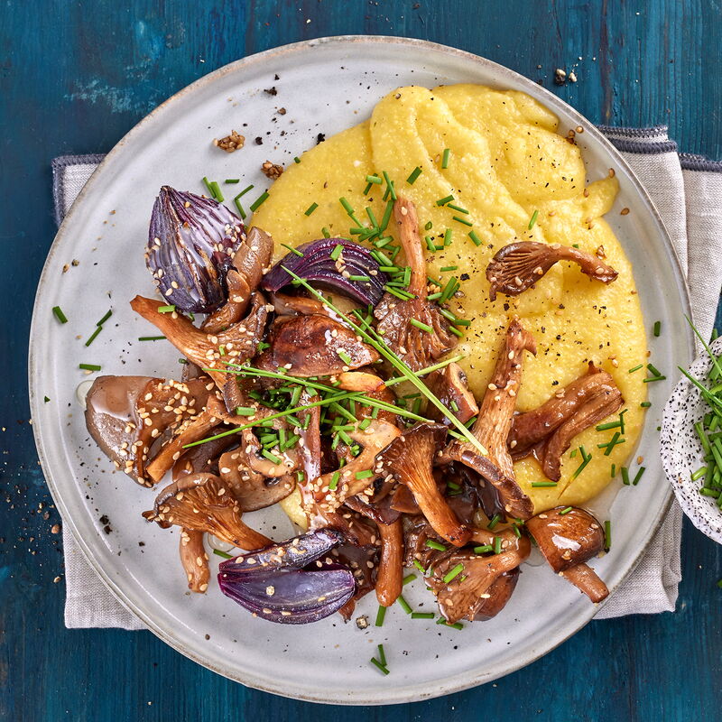 6 22 Cremige Bergkaesepolenta Mit Pilzen 1600x1600px B832accf