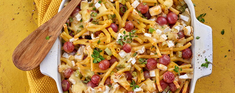 5 21 Makkaroni Trauben Auflauf Mit Camembert 1920x760px 1b70e61f