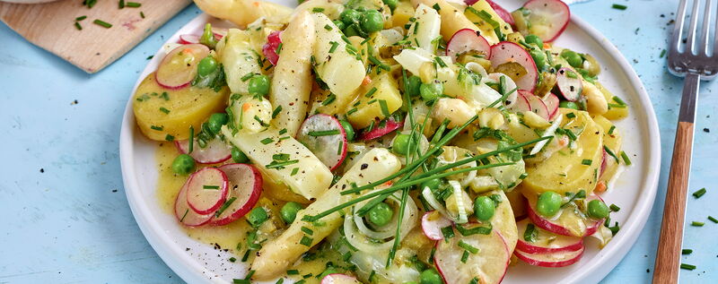 3 22 Lauwarmer Spargel Kartoffel Salat 1920x760px 392076bb