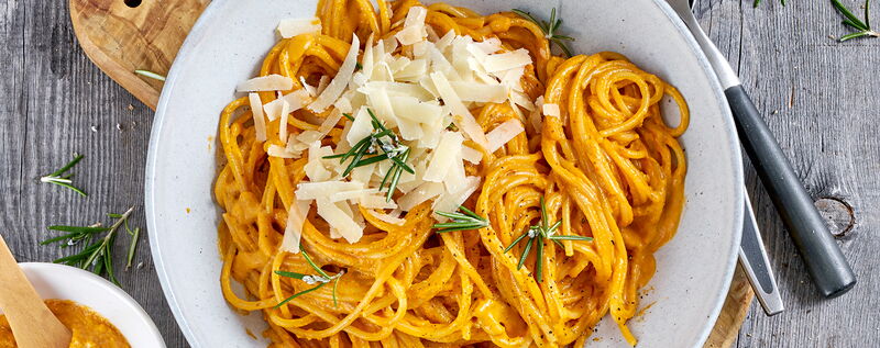 4 19 Pasta Mit Auberginen Paprika Pesto 1920x760px 73f9fe6e