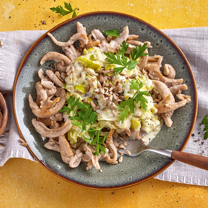 5 22 Buchweizenspaetzle Mit Lauch Kaese Sosse 1600x1600px 4d293d5e