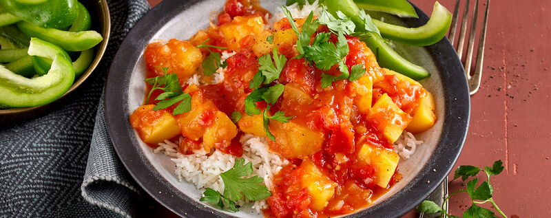 5 23 Kartoffeln Mit Tomatensosse Und Reis 1920x760px 598958cd