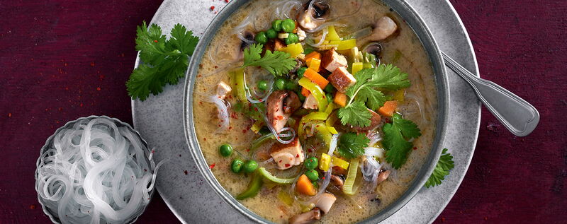 2 23 Kokos Gemuesesuppe Mit Glasnudeln Und Tofu 1920x760px C897d953