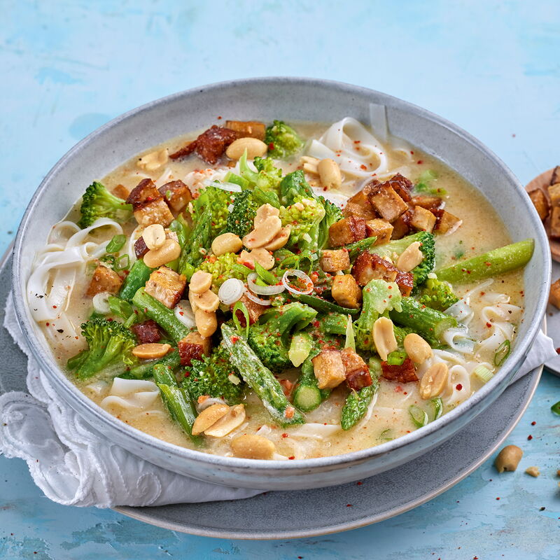 3 22 Spargel Brokkoli Nudeltopf Mit Wuerzigem Tofu 1600x1600px 02d76c23