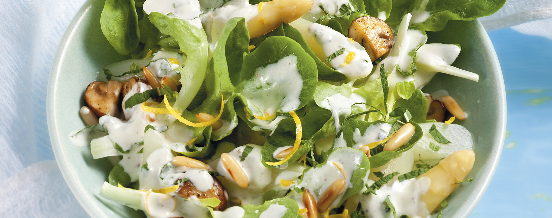 3 12 Gruener Salat Mit Spargel 1920x760px