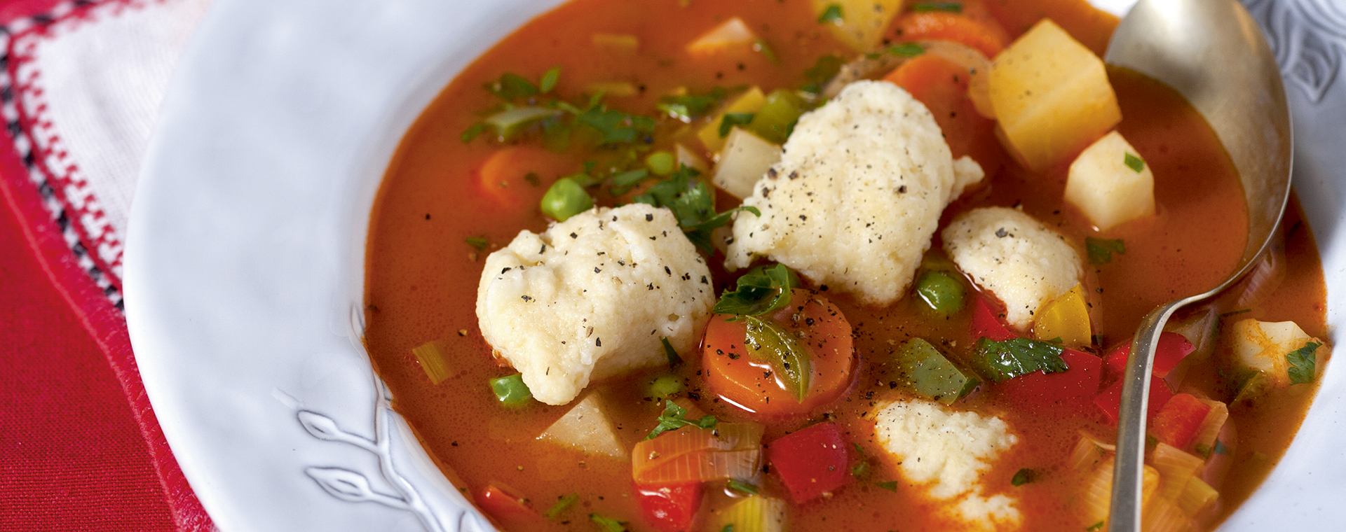 2 13 Gemuesesuppe Mit Griessnockerln 1920x760px