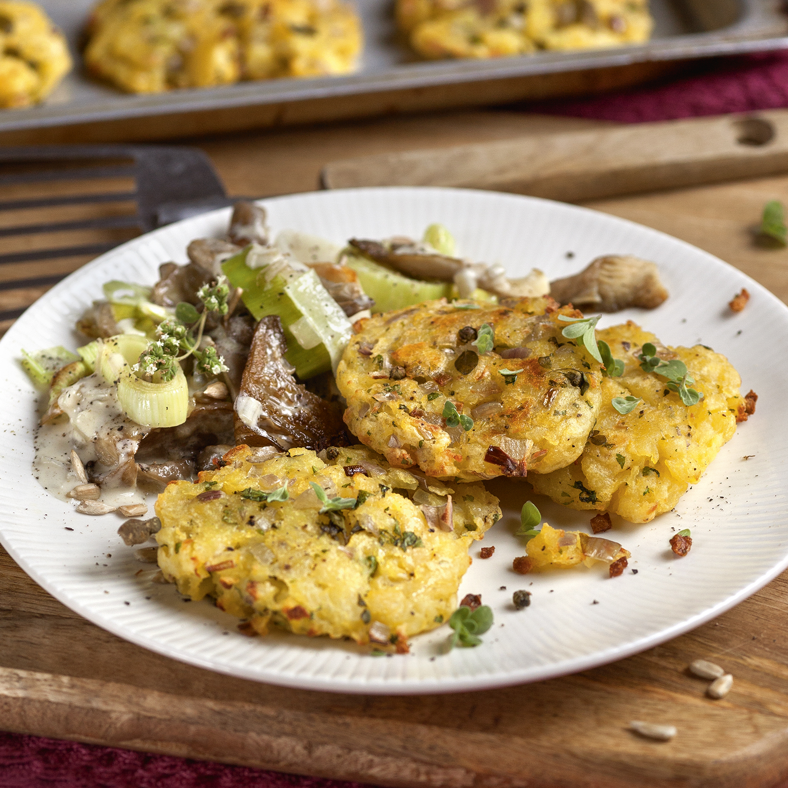 6 13 Ofen Kartoffelroesti Mit Austernpilz Ragout 1600x1600px