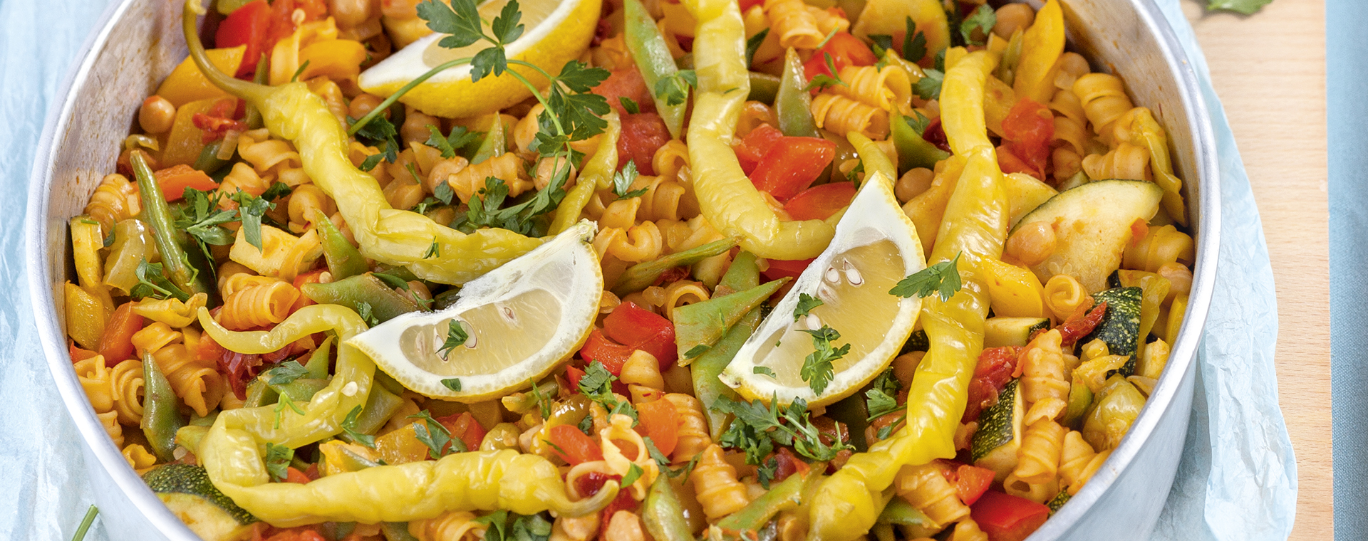 4 14 Nudel Paella Aus Dem Ofen 1920x760px