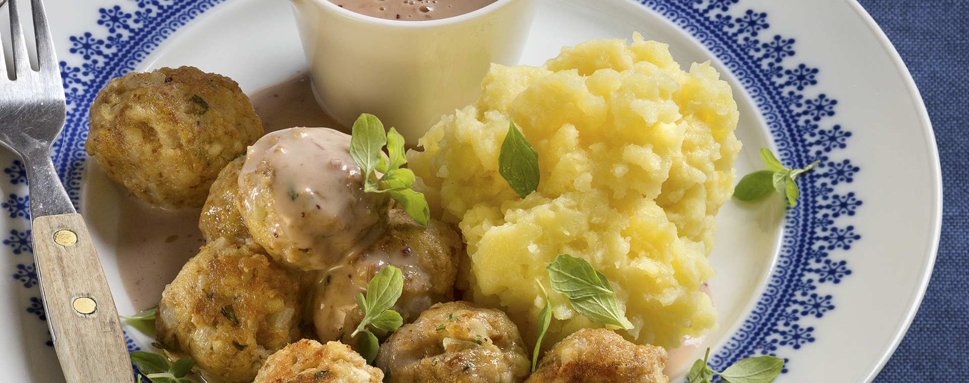 6 14 Veggie Koettbullar Mit Sahnesosse 1920x760px