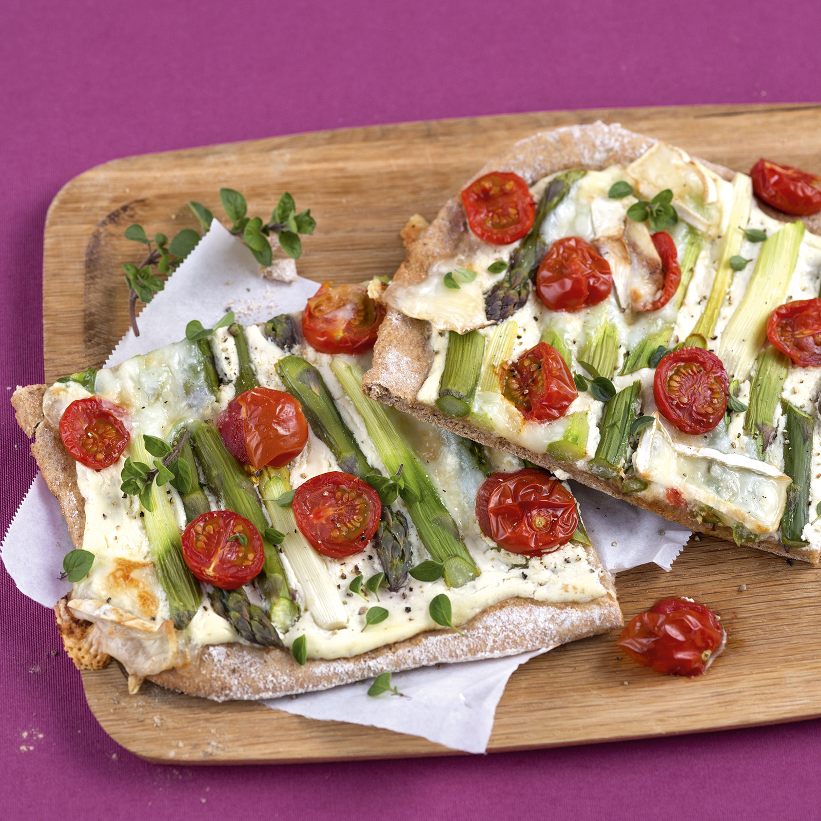 3 15 Fladen Mit Spargel Und Kirschtomaten 1600x1600px