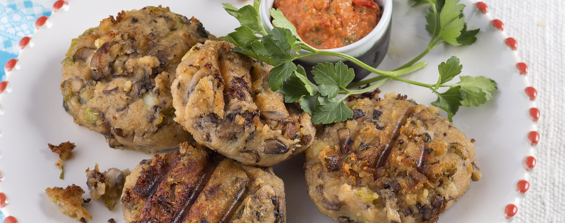 3 15 Kartoffel Pilz Bratlinge Mit Paprika Pesto 1920x760px