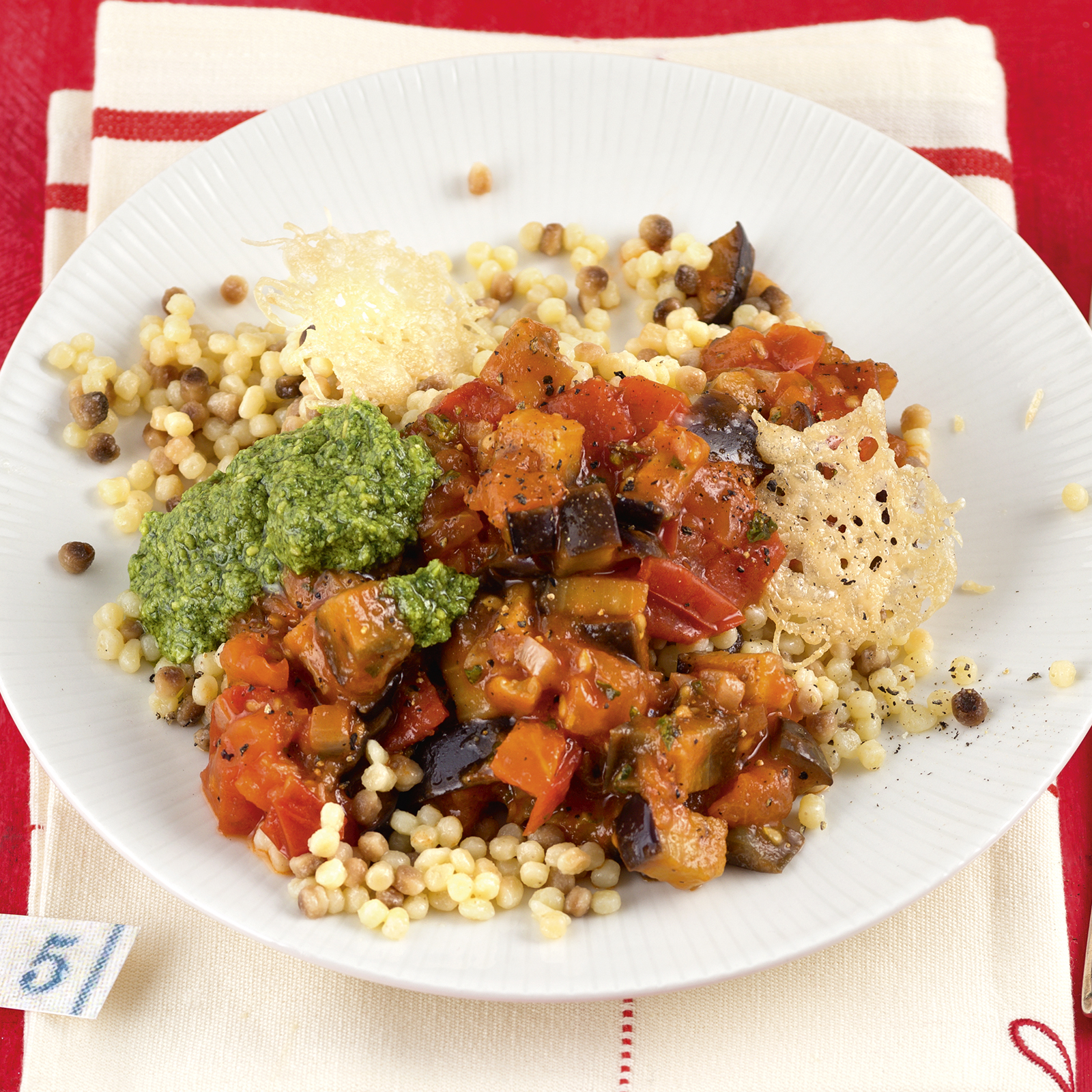 4 15 Sardische Fregola Mit Auberginen Sugo 1600x1600px