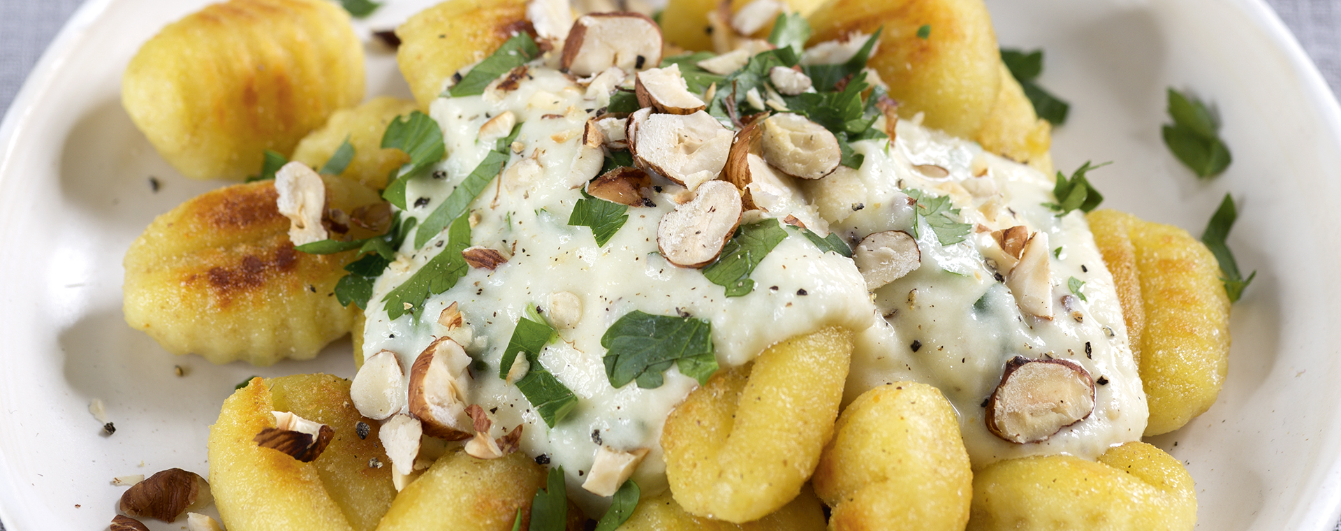 6 15 Gnocchi Mit Feiner Birnen Sellerie Sosse 1920x760px