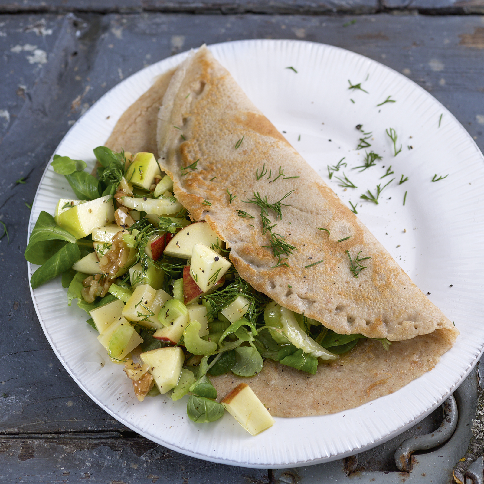 6 15 Herzhafte Pfannkuchen Mit Kaese Apfel Salat 1600x1600px