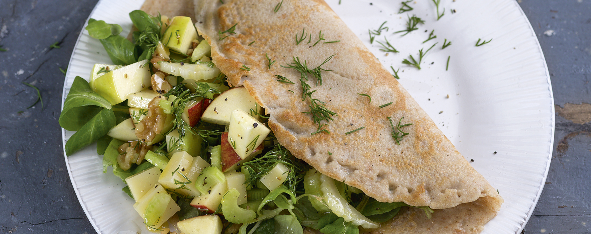 6 15 Herzhafte Pfannkuchen Mit Kaese Apfel Salat 1920x760px
