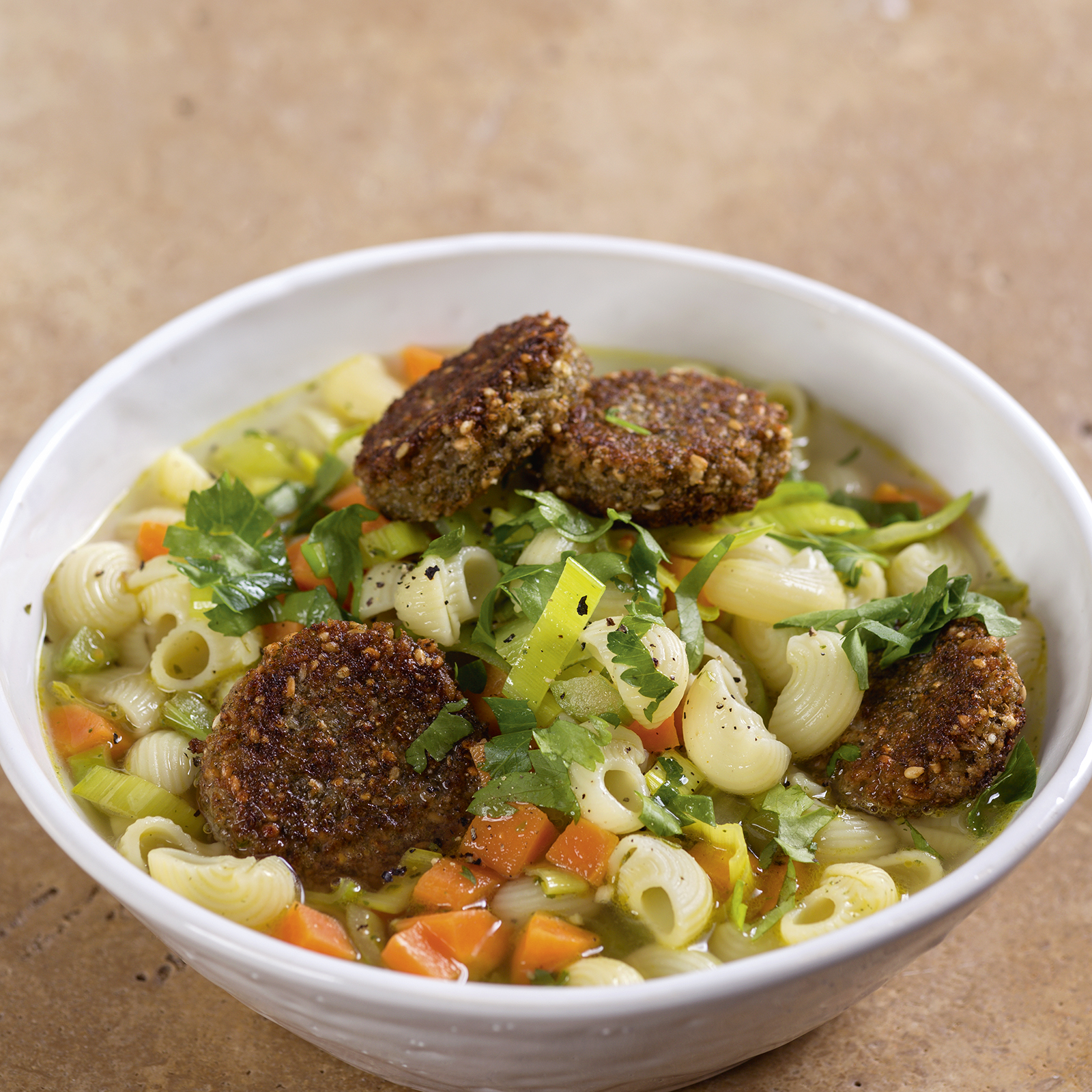 1 16 Nudel Gemuese Suppe 1600x1600px