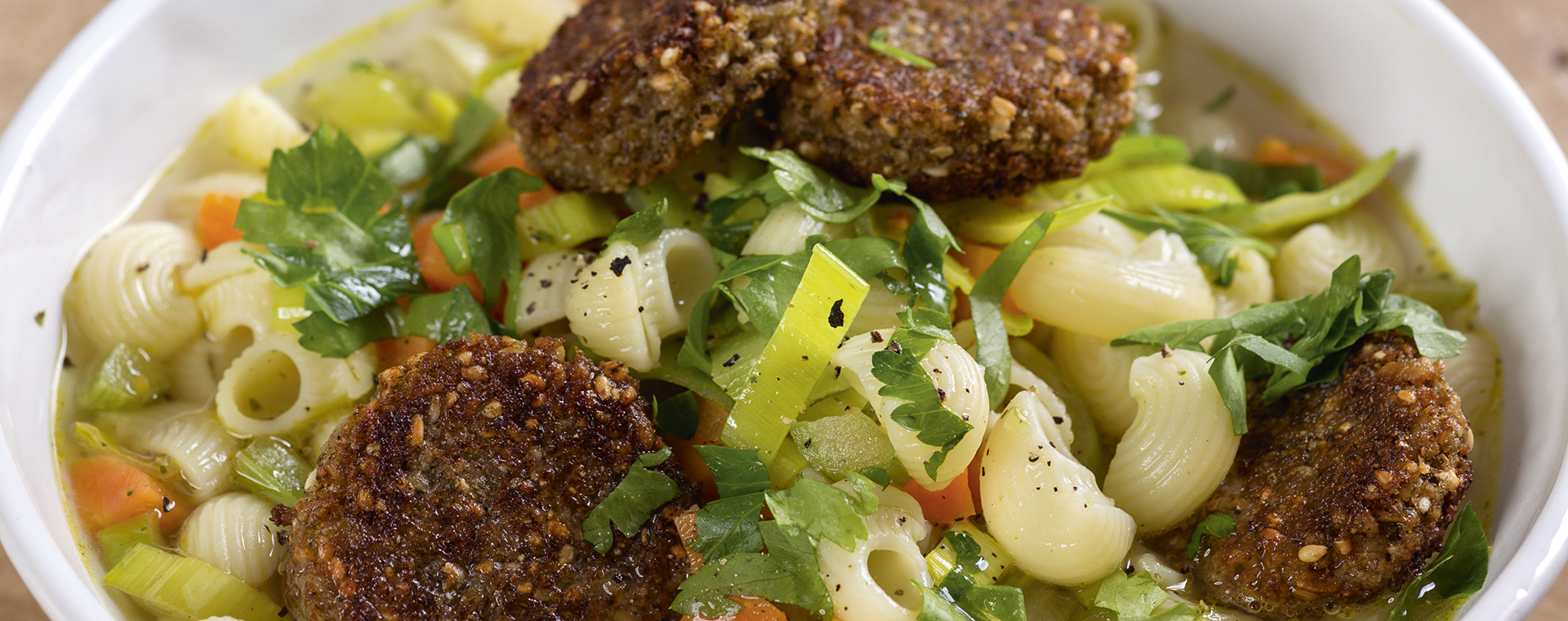 1 16 Nudel Gemuese Suppe 1920x760px