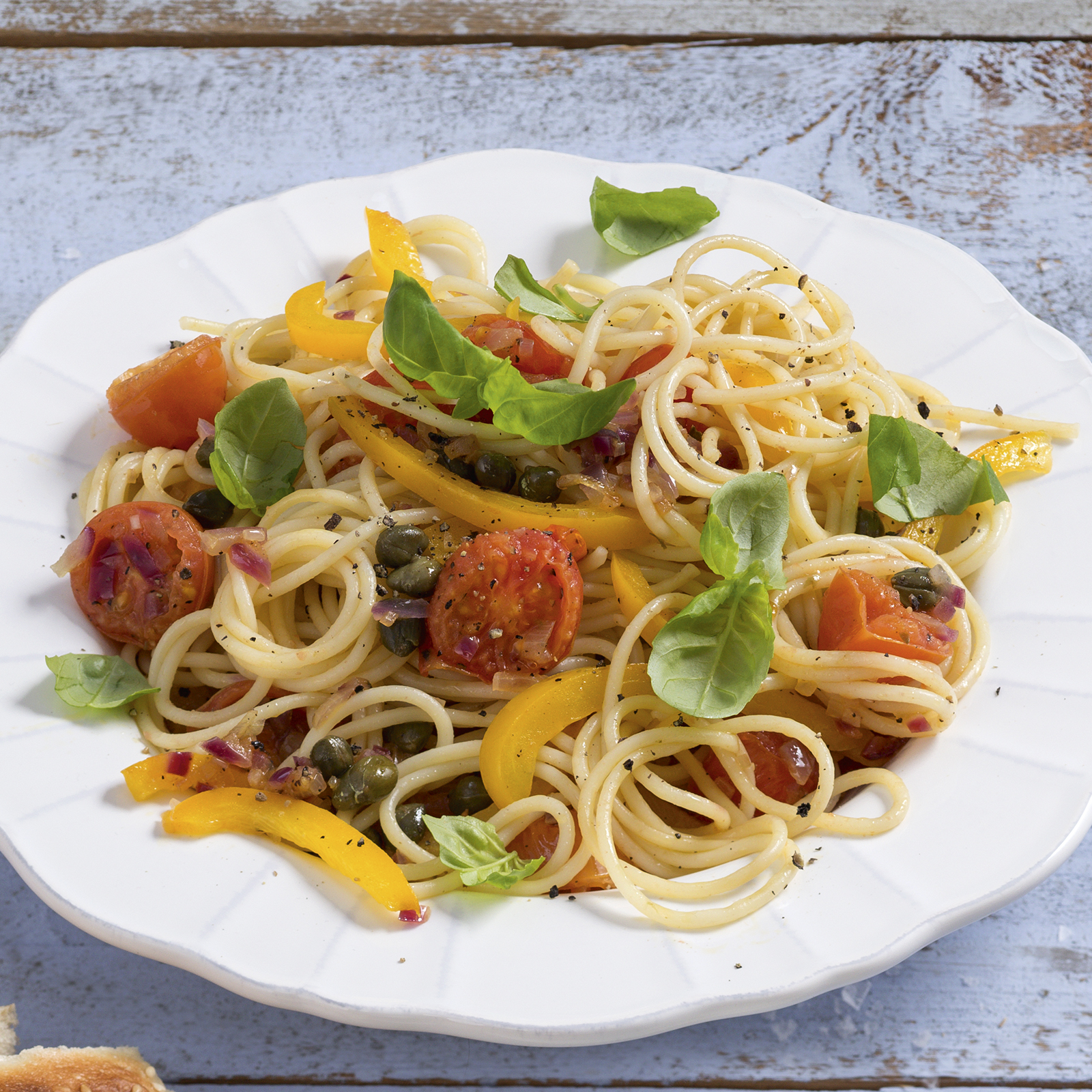 3 16 Mediterrane Spaghetti Mit Paprika 1600x1600px