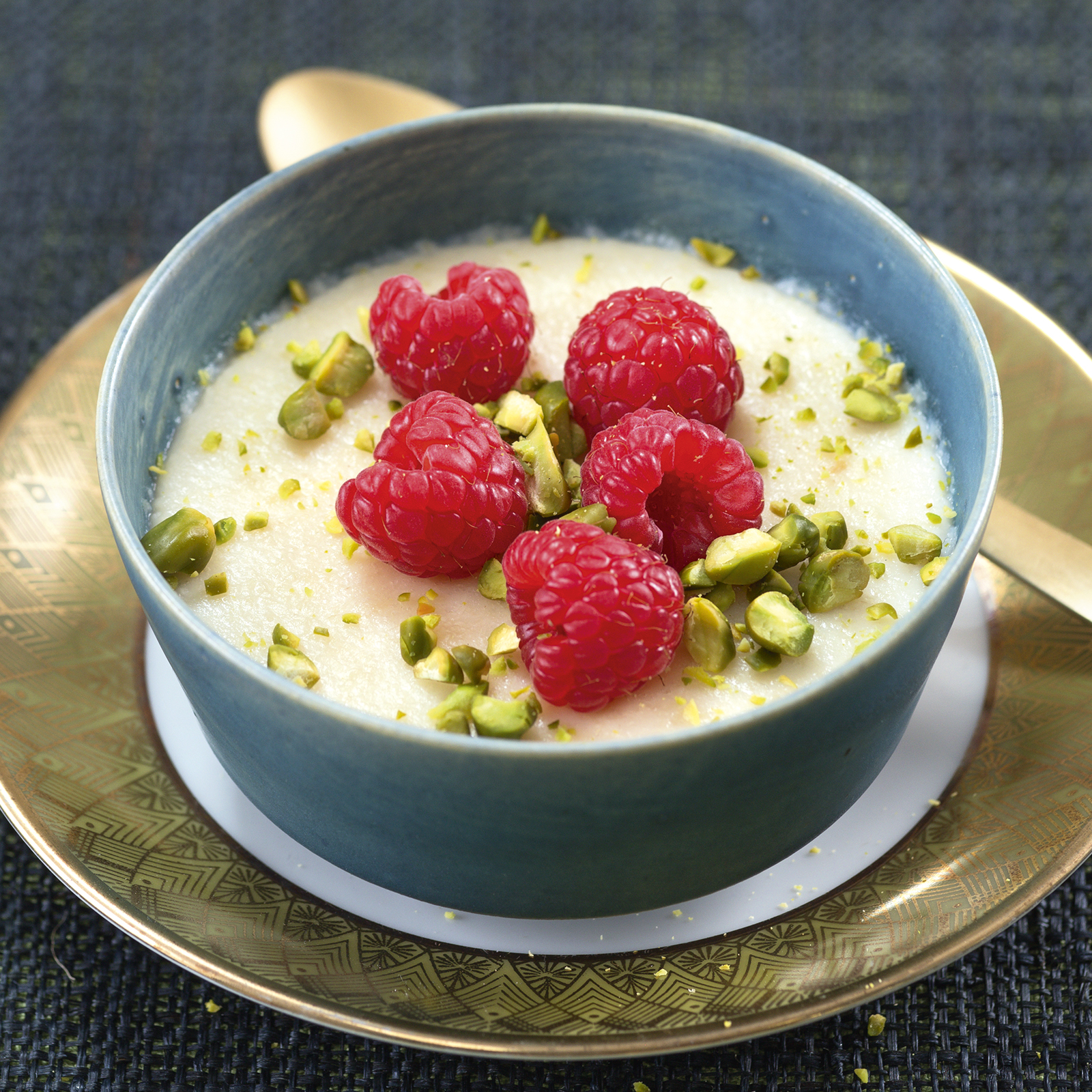 4 16 Milch Mandel Pudding Mit Rosenwasser 1600x1600px