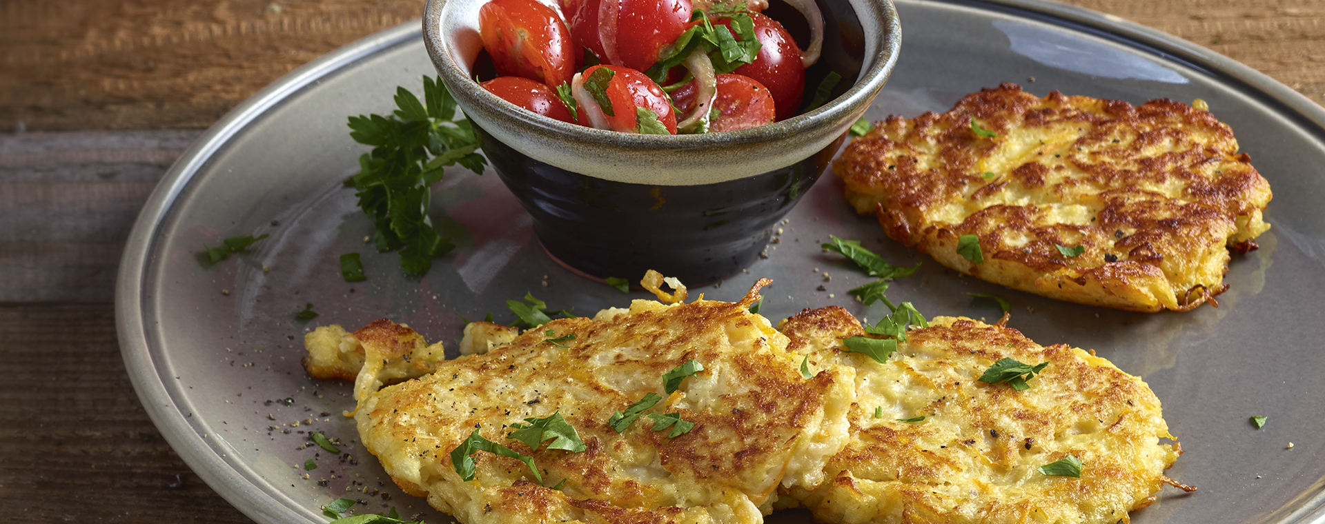 6 16 Blumenkohlpuffer Mit Tomatensalat 1920x760px