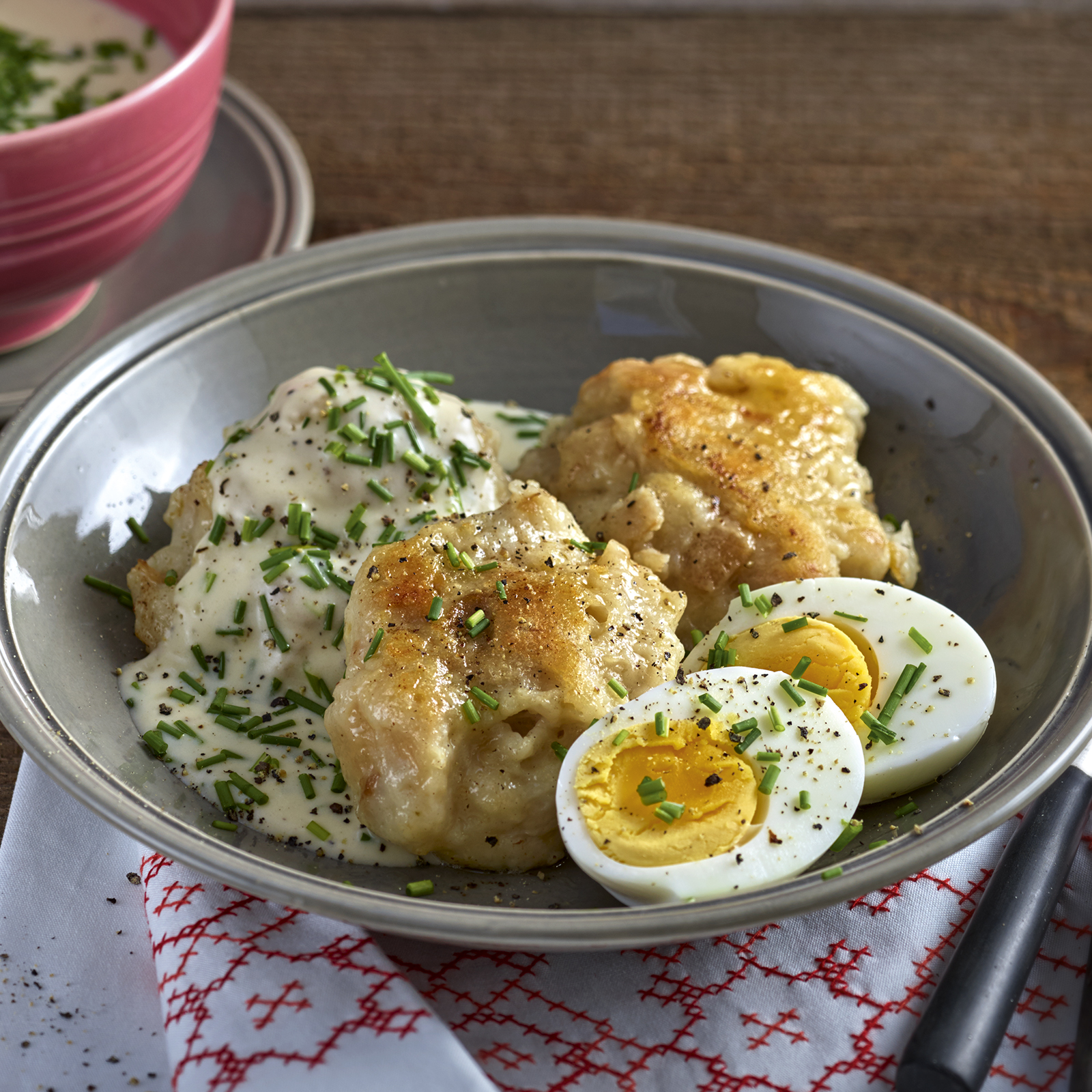 6 16 Gebratene Knoedel Mit Weisser Schnittlauchsosse 1600x1600px