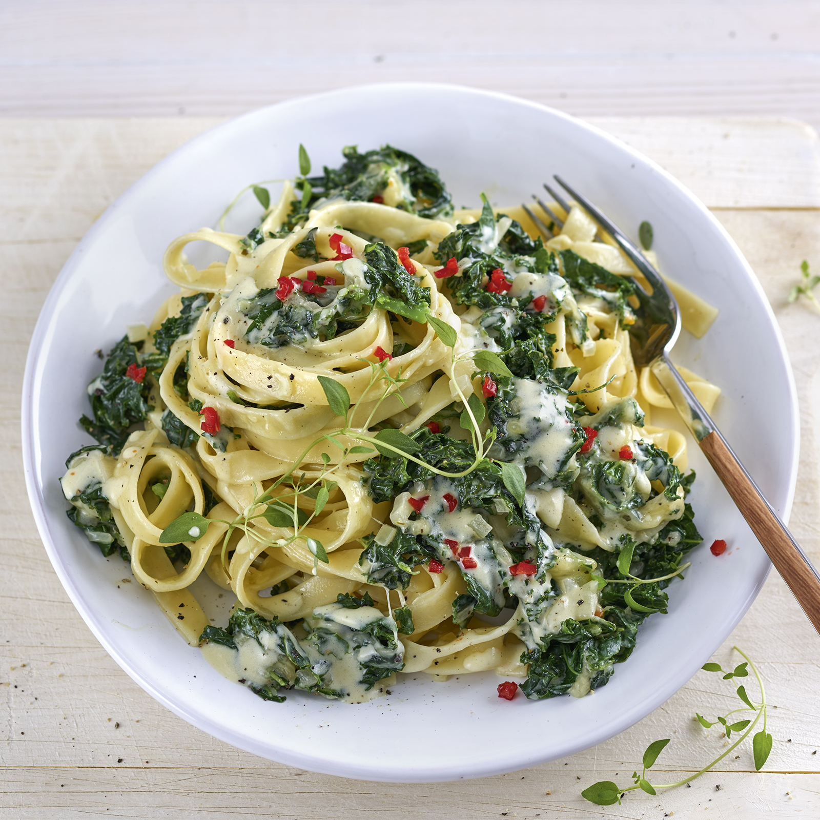 1 17 Tagliatelle Mit Sahniger Gruenkohl Kaese Sosse 1600x1600px