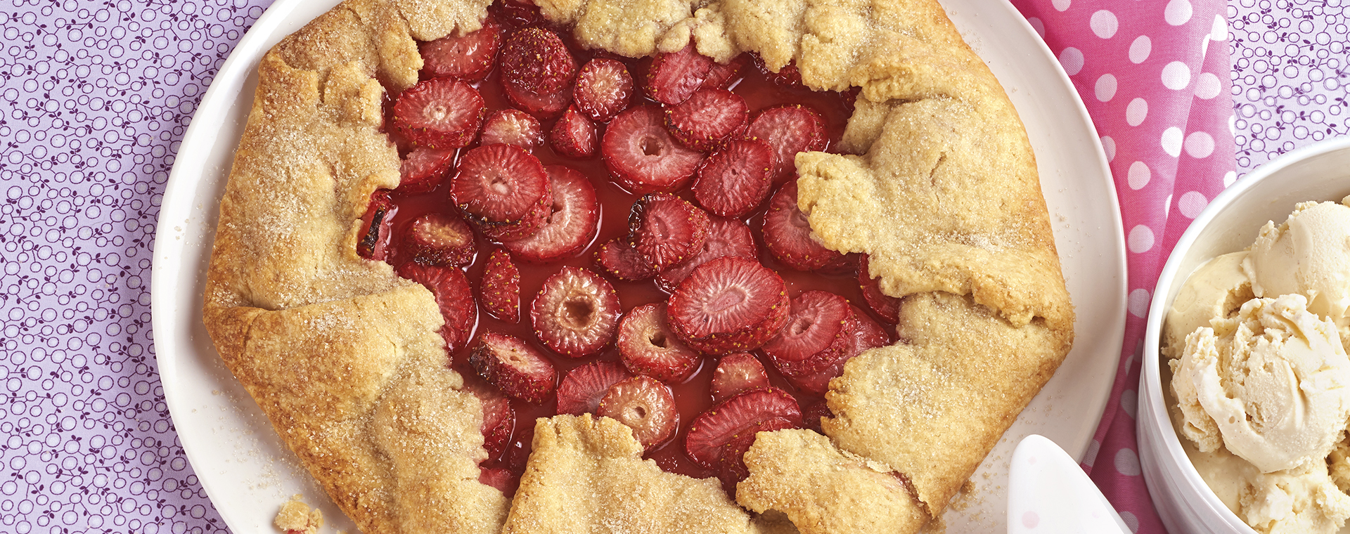 3 17 Erdbeer Galette Mit Vanilleeis 1920x760px