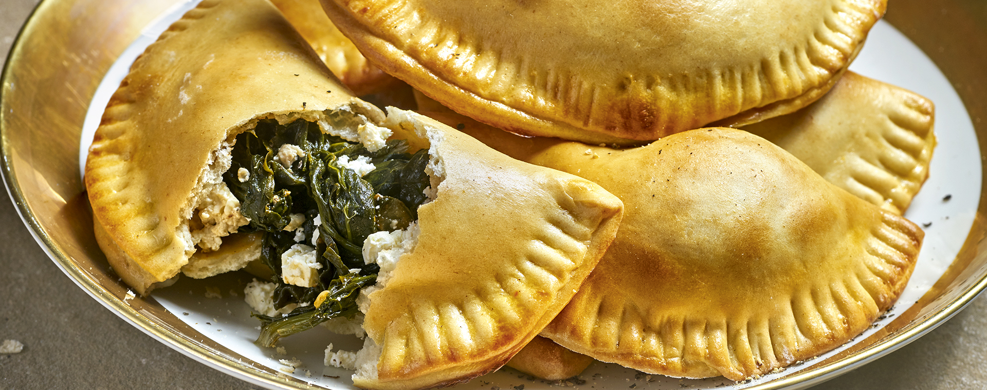 3 17 Teigtaschen Mit Feta Spinat Fuellung 1920x760px