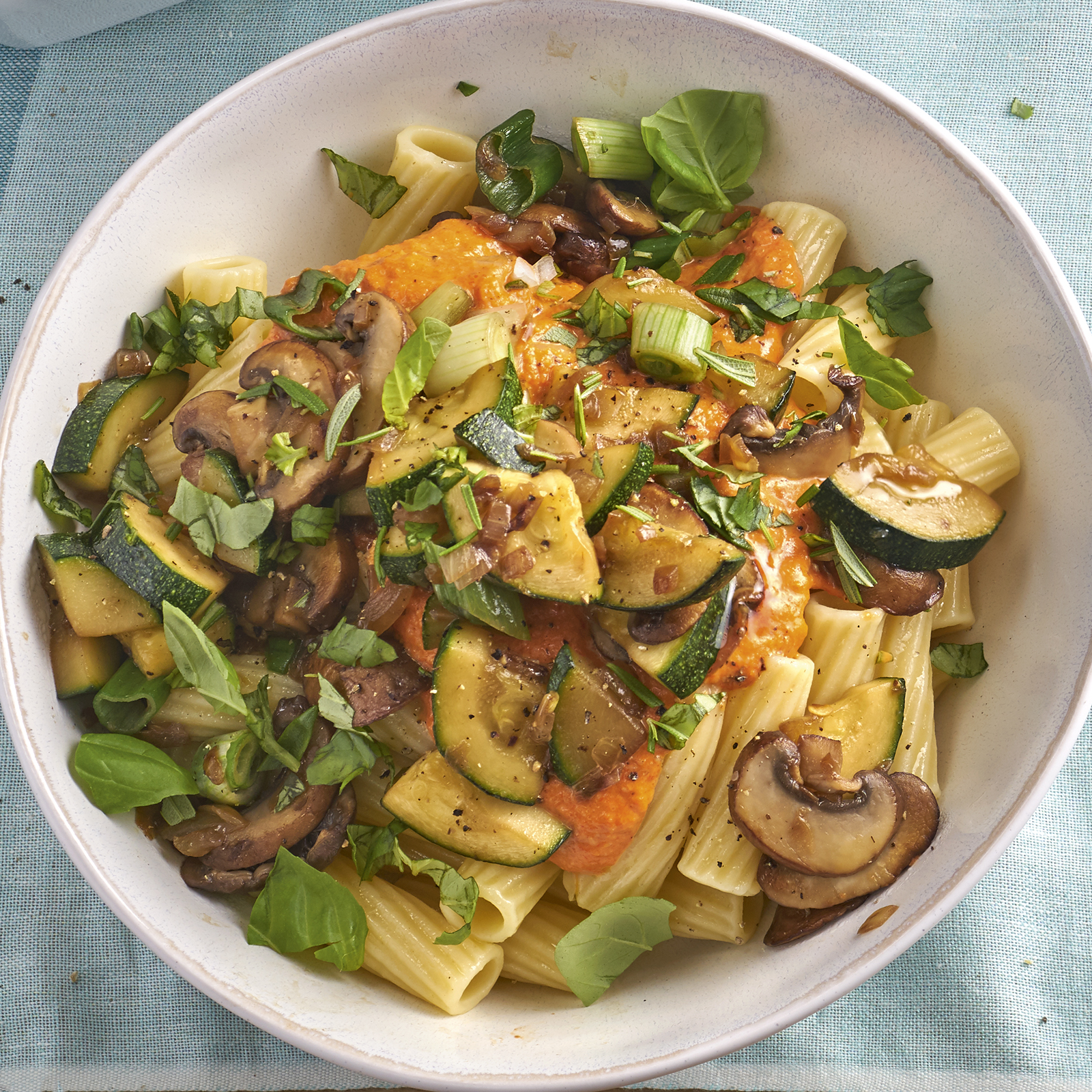 4 17 Rigatoni Mit R%C3%B6stpaprikasosse 1600x1600px