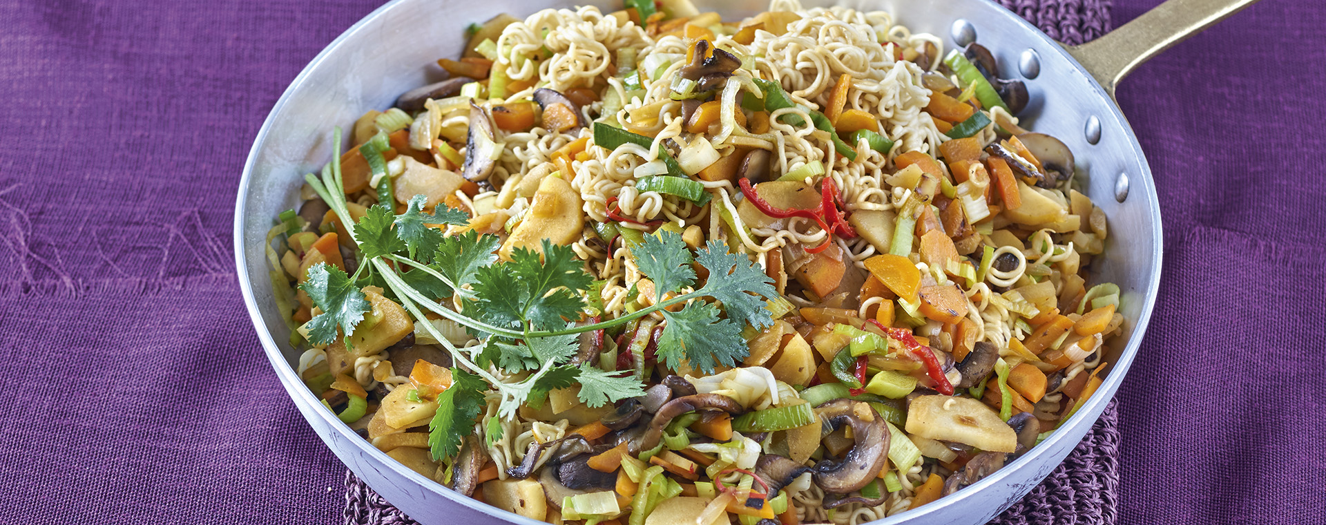 5 17 Asiatische Gemuese Nudel Pfanne 1920x760px