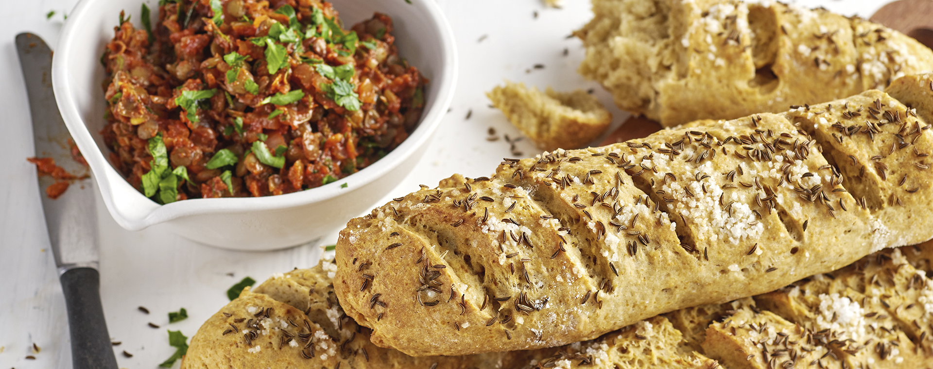 1 18 Schnelle Kuemmelstangen Mit Linsen Tomaten Aufstrich 1920x760px