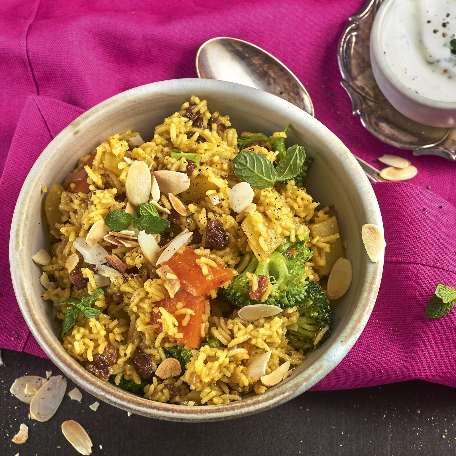 2 18 Bratreis Mit Mandeln Und Minzjoghurt 1600x1600px