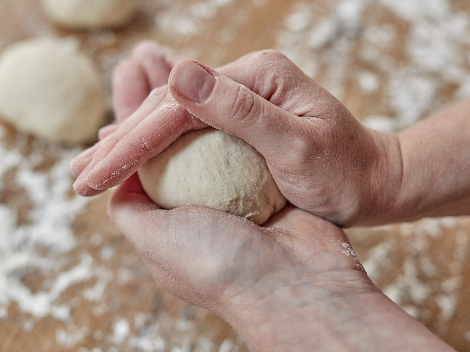 5 18 Laugenbroetchen Mit Lauchaufstrich Step 2 1600x1200px