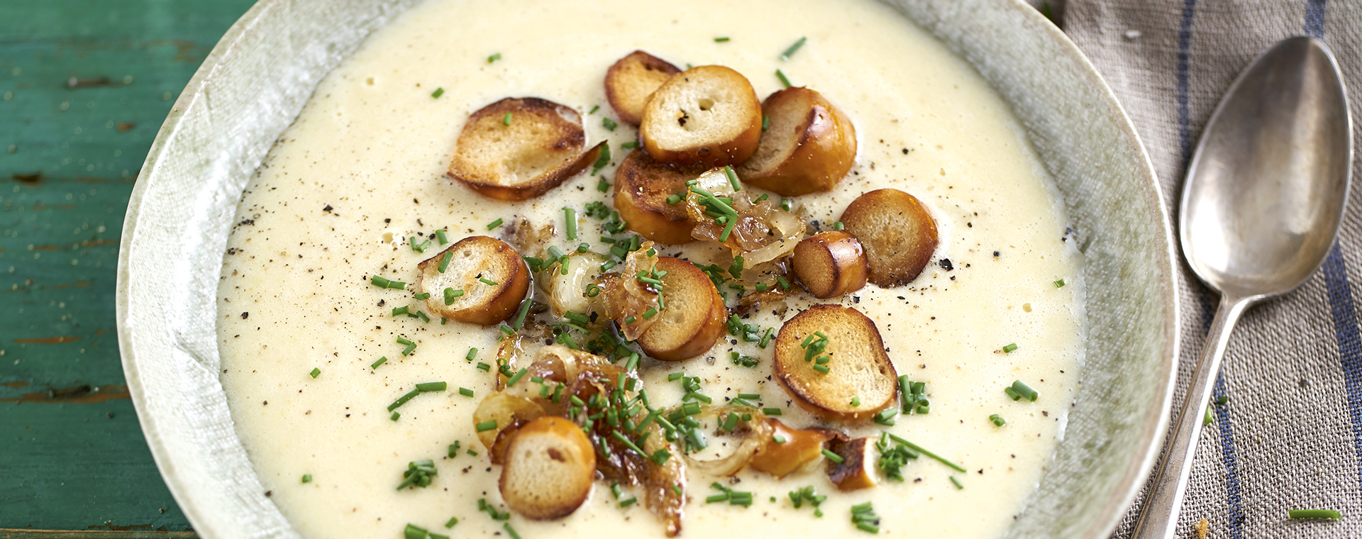 6 18 Apfel Zwiebel Kaese Suppe 1920x760px