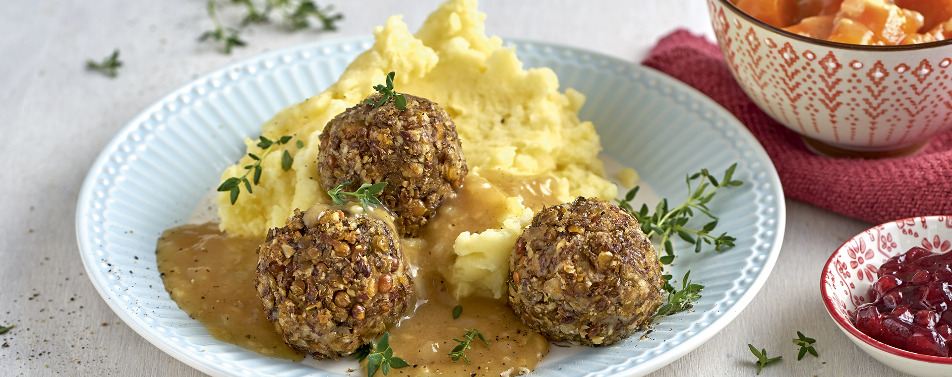 6 18 Norwegische Vegane Fleischbaellchen Mit Kartoffelpueree 1920x760px