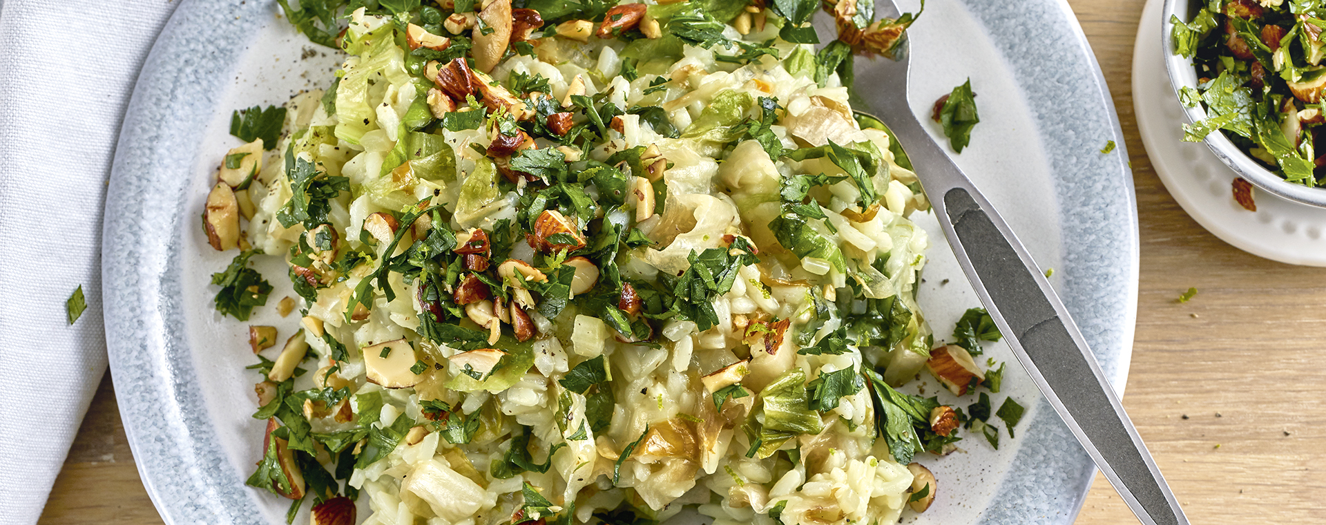 1 19 Endivien Risotto Mit Petersilien Nuss Topping 1920x760px