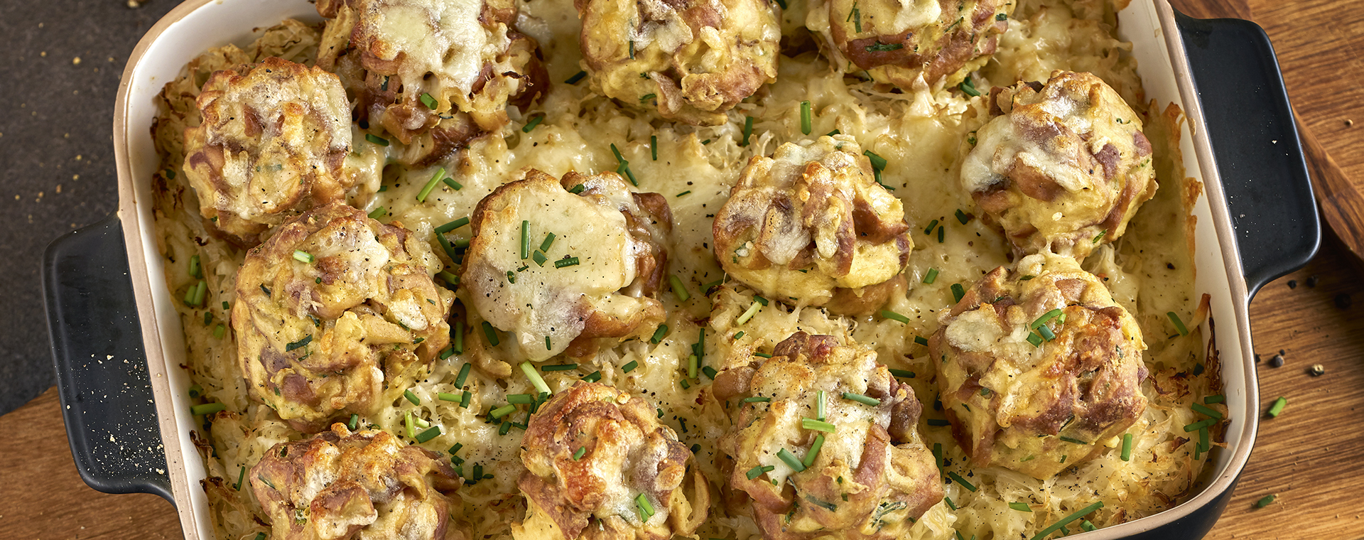 1 19 Gratinierte Brezelknoedel Auf Rahmsauerkraut 1920x760px