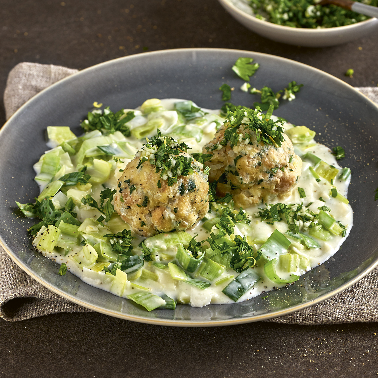 1 19 Gremolataknoedel Mit Lauch Weisswein Gemuese 1600x1600px