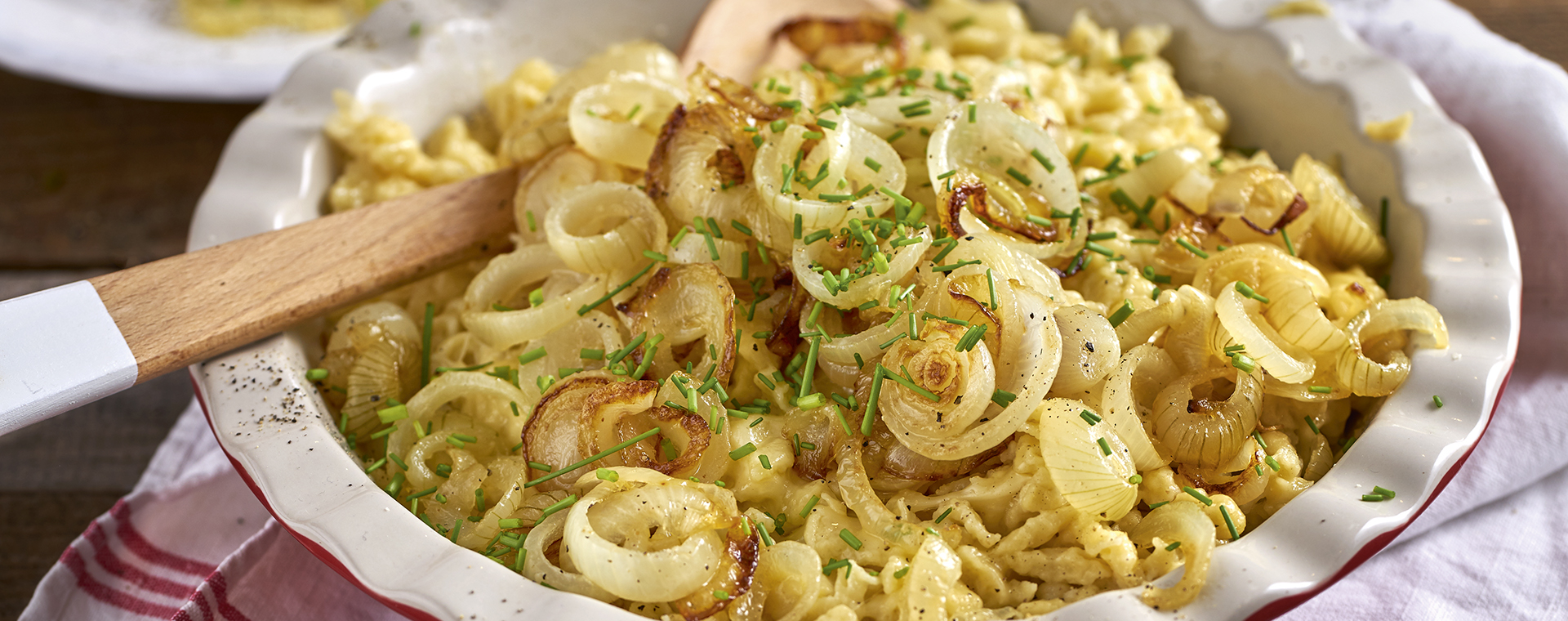 1 19 Kaesknoepfle Mit Geschmaelzten Zwiebeln 1920x760px