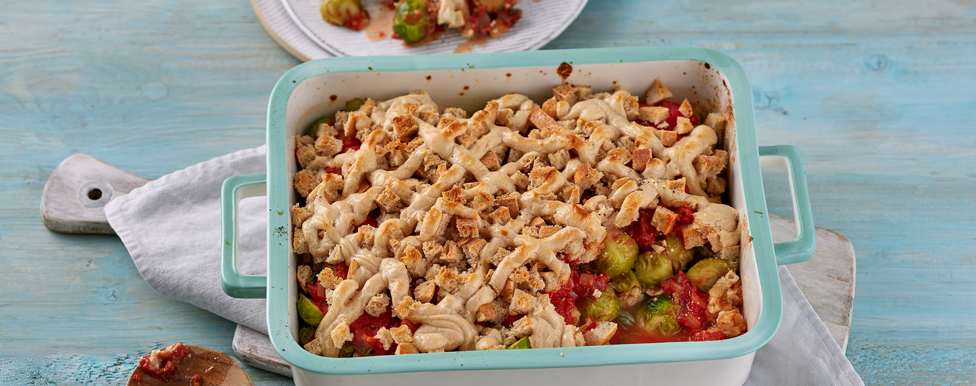 1 19 Mediterranes Rosenkohlgratin Mit Ciabatta Cashew Kruste 1920x760px