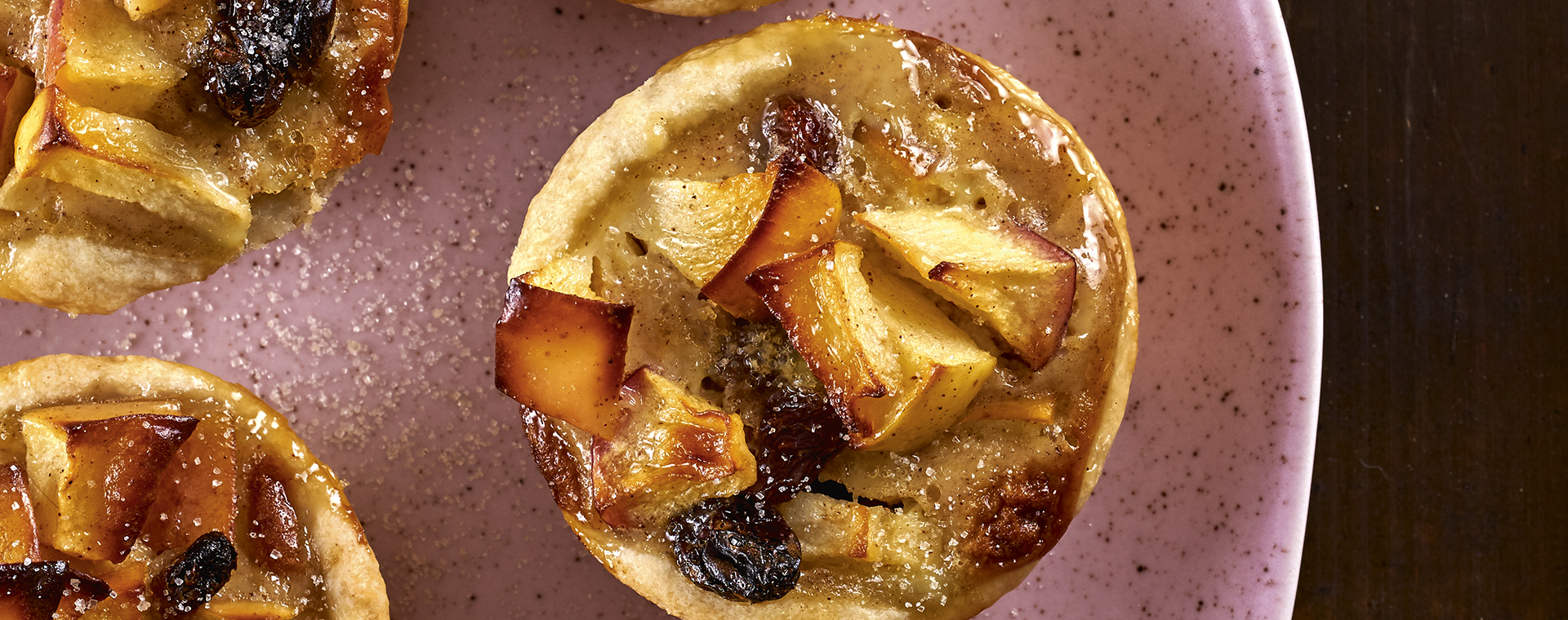 1 19 Mini Apfelquiches Mit Rosinen Und Zimt 1920x760px