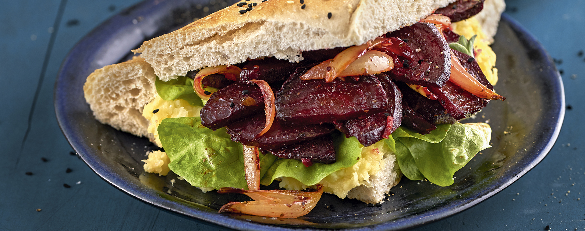 1 19 Pastinaken Skordalia Mit Geroesteter Roter Bete 1920x760px