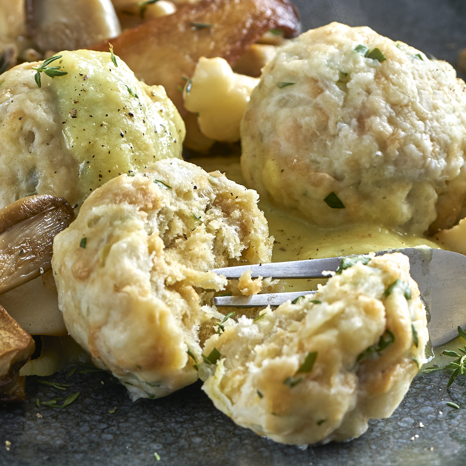 1 19 Semmelknoedel Grundrezept 1600x1600px