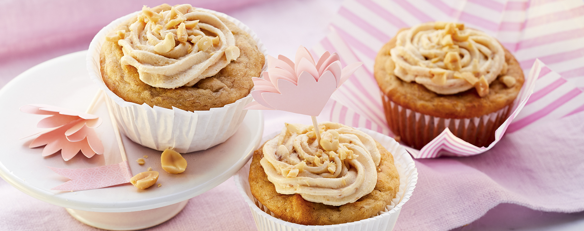 2 19 Bananenmuffins Mit Erdnussfrosting 1920x760px