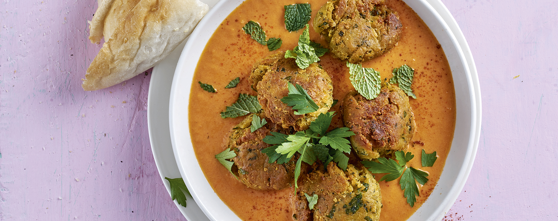 2 19 Falafeln In Tomaten Ingwer Kokos Sosse 1920x760px